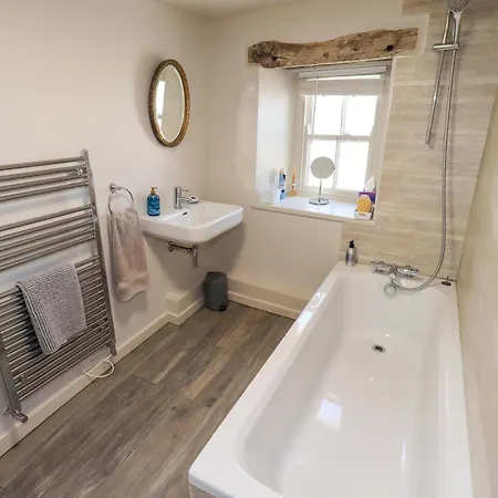 Bridge End Semesterbostad *